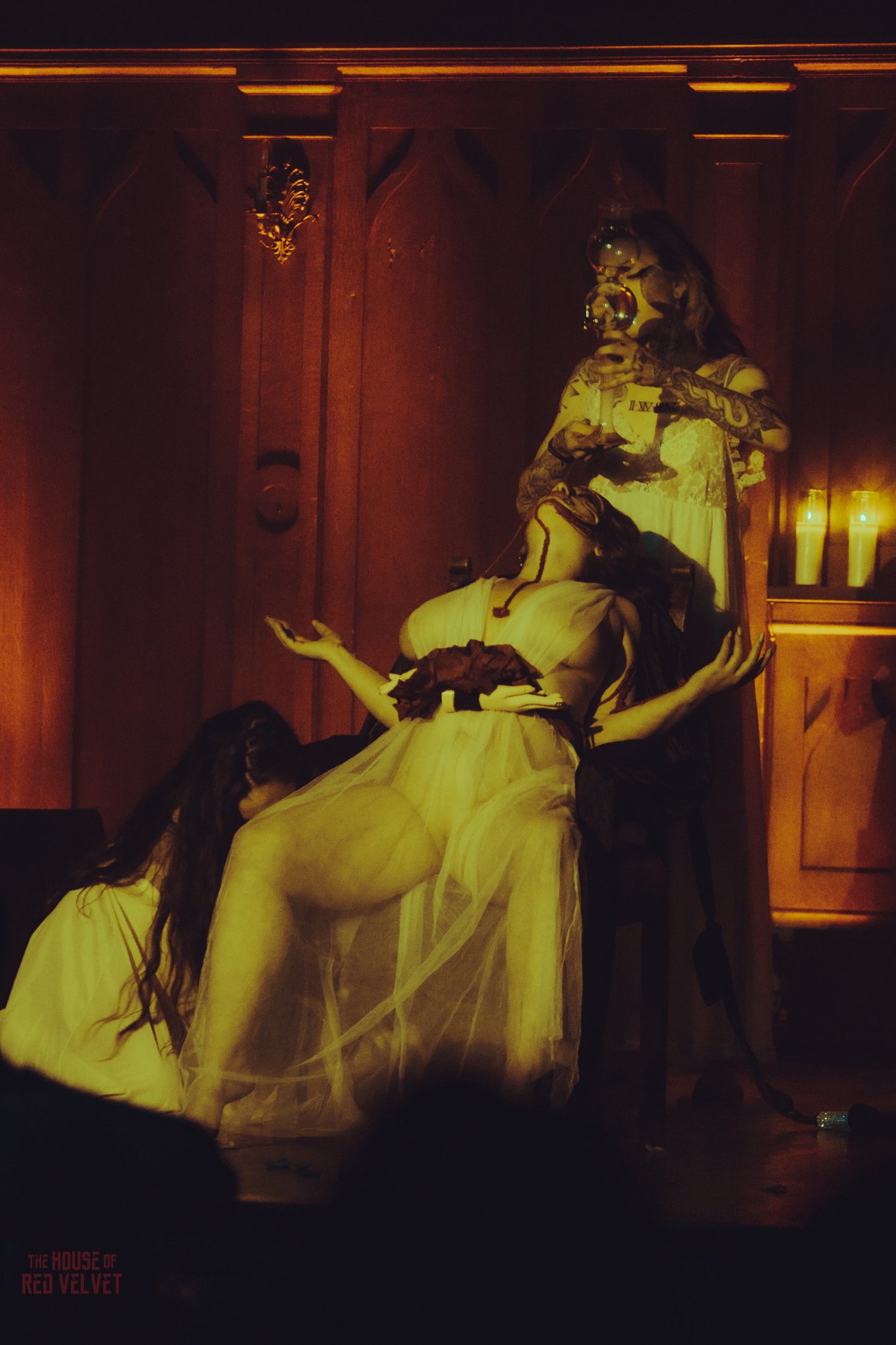 surka-house-of-red-velvet-performance-art-theater-surrealismA8488.jpg
