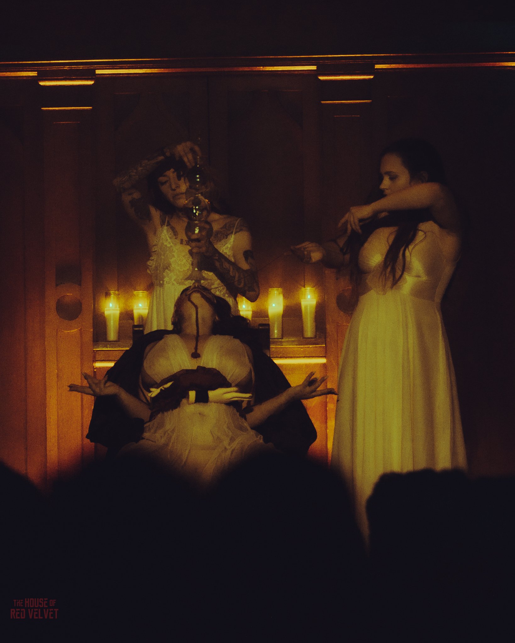 surka-house-of-red-velvet-performance-art-theater-surrealismA8479.jpg
